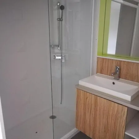 邓根图洛莱斯小屋酒店 假日公园 3*