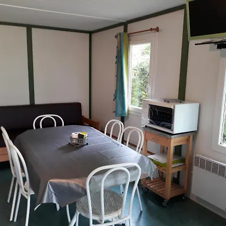 邓根图洛莱斯小屋酒店 假日公园