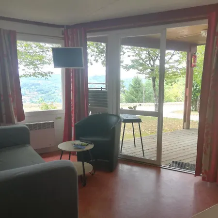 假日公园 邓根图洛莱斯小屋酒店