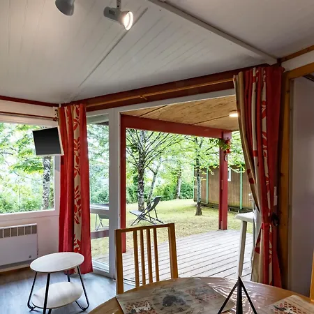 邓根图洛莱斯小屋酒店