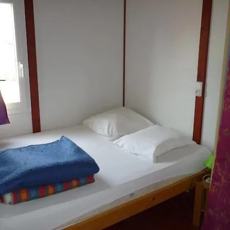 假日公园 邓根图洛莱斯小屋酒店 3*