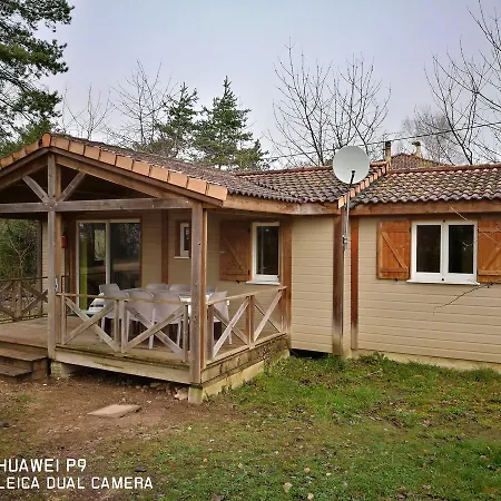 假日公园 邓根图洛莱斯小屋酒店