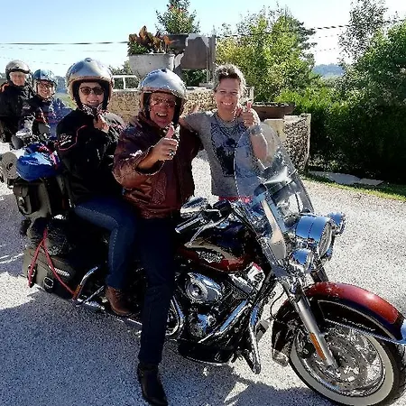 邓根图洛莱斯小屋酒店