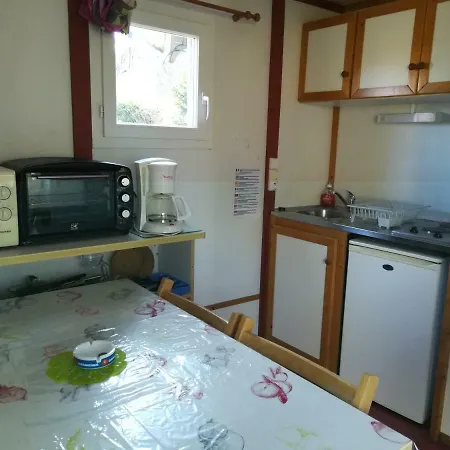 邓根图洛莱斯小屋酒店 假日公园