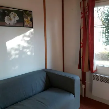 邓根图洛莱斯小屋酒店 假日公园