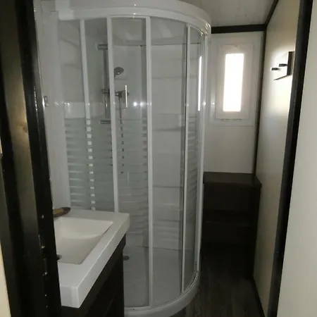 假日公园 邓根图洛莱斯小屋酒店